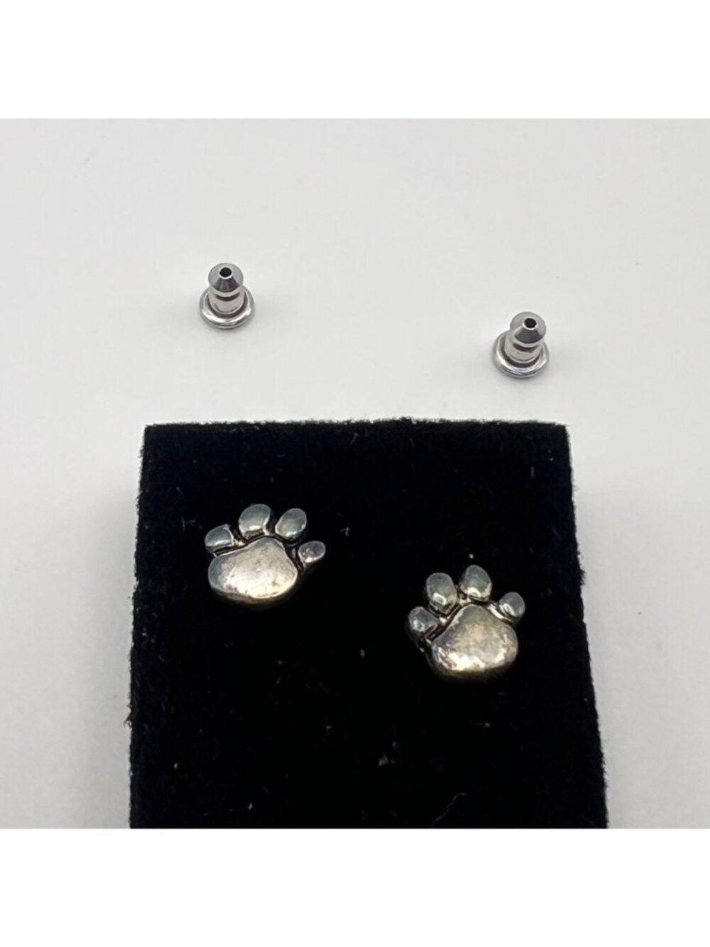 Vintage Paw Print Stud Earrings Thailand Silver Tone Dog Cat Lover Gift Box NOS - Picture 4 of 7